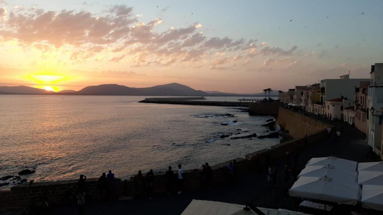 Welcomely - Waterfront Home A Balcony On The Sea Alghero Exterior photo